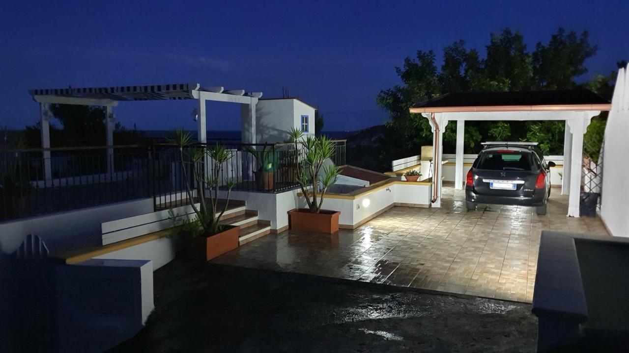 Casa Vacanze "Il Carrubo" Ґальяно-дель-Капо Екстер'єр фото