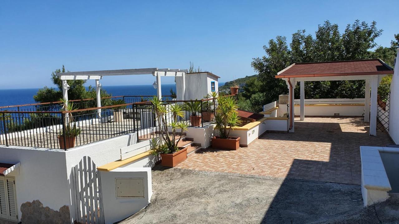 Casa Vacanze "Il Carrubo" Ґальяно-дель-Капо Екстер'єр фото