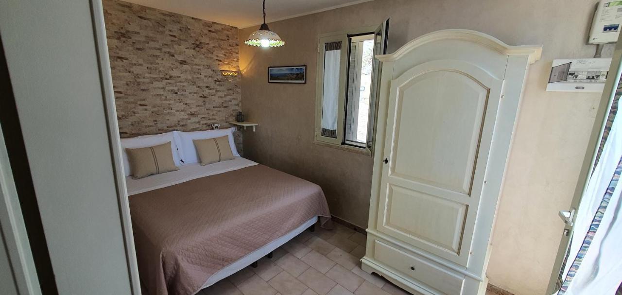 Casa Vacanze "Il Carrubo" Ґальяно-дель-Капо Екстер'єр фото